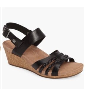 NWT NIB UGG Ugg Serinda Cork Wedge Sandal Black Size 10 Comfortable